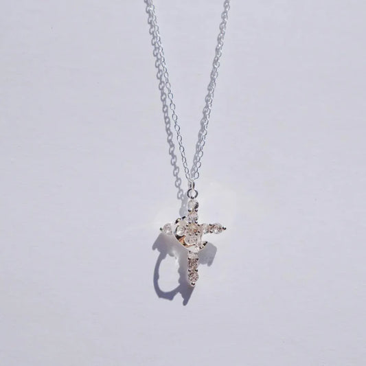 Collar de cruz y corona